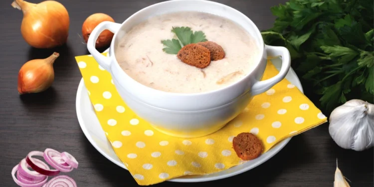 طريقة عمل شوربة البصل بالكريمة