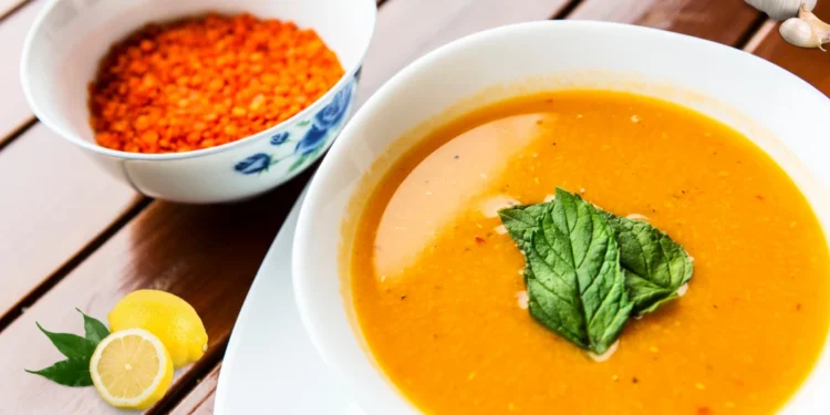 طريقة عمل شوربة العدس الأصفر